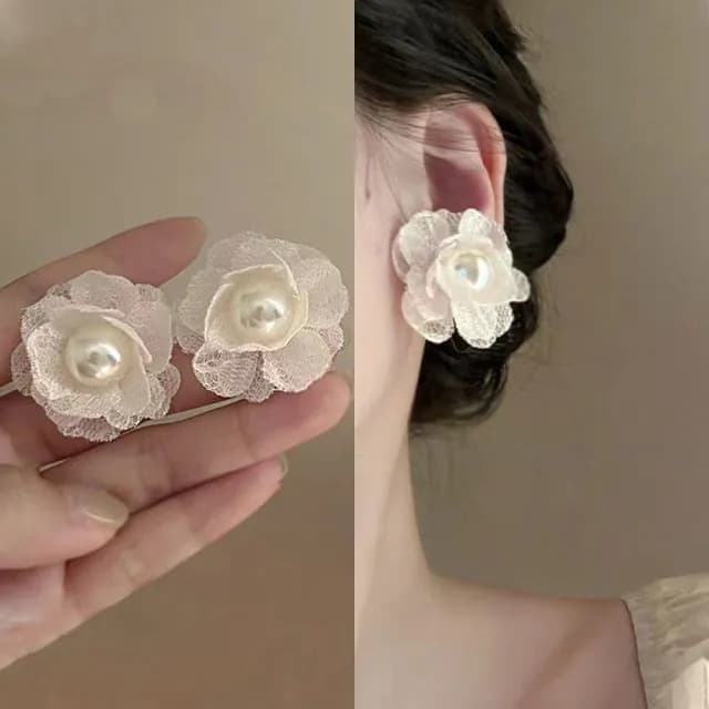 【MISS KOREA】韓國設計浪漫蕾絲雪紡珍珠花朵造型耳環(雪紡耳環 珍珠耳環 花朵耳環)
