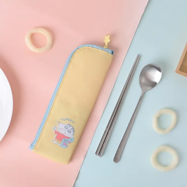 【Norns】不鏽鋼隨行餐具組(蠟筆小新 米奇 小熊維尼 三眼怪 奇奇蒂蒂 DINOTAENG｜含收納袋、湯匙、筷子)