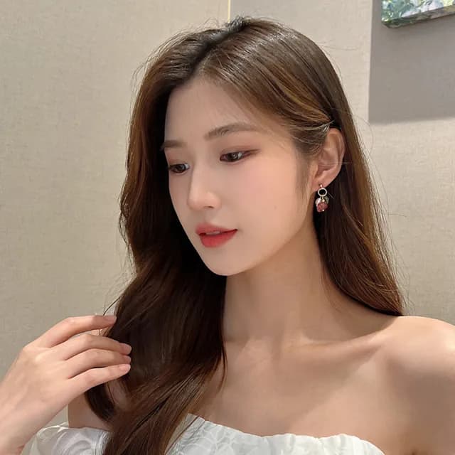 【MISS KOREA】韓國設計復古草莓晶串珠夾式耳環(無耳洞耳環 耳夾 夾式耳環 草莓晶耳環 串珠耳環)