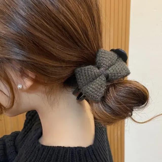 【點綴髮型】日系咖啡毛呢蝴蝶結抓夾(丸子頭 母親節 生日 情人節 髮飾 頭飾 鯊魚夾 禮物 秋冬)