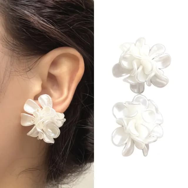 【韓系單品】復古甜美白色花球造型耳環(耳針 耳釘 耳飾 穿搭配件 飾品 復古 洋裝)