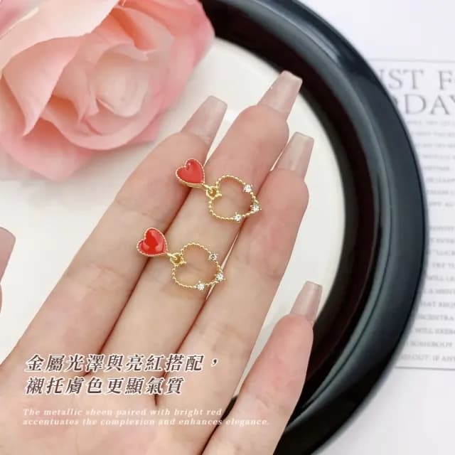 【心動頻率】紅愛心甜美愛戀耳飾(耳環 耳針 耳釘 紅心 垂墜 愛心鏤空 情人節 約會 穿搭)