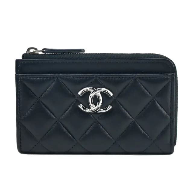 【CHANEL 香奈兒】黑白雙C LOGO 菱格紋羊皮拉鍊零錢包名片夾(黑色)