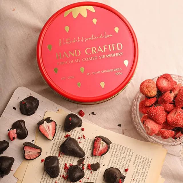 【MyDearStrawberries】超薄層手工黑巧草莓10入獨立袋裝(草莓巧克力/酥脆零嘴/送禮推薦/情人節巧克力)