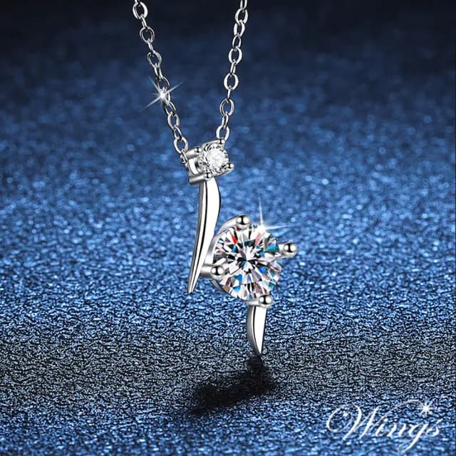【WINGS】莫桑鑽 925純銀項鍊《閃耀極光》一克拉 八心八箭(七夕 情人節 女生禮物送禮 生日)