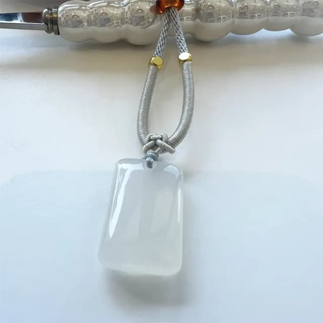 【Penny珮妮】白玉髓 平安無事牌 吊墜項鍊(母親節 送女友 生日禮物 情人節 交換禮物 結婚 新年 尾牙)