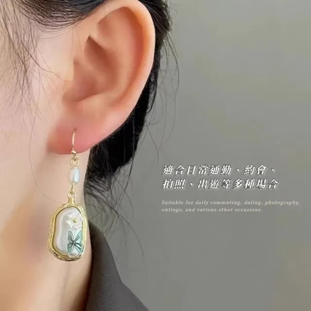 【夏令蝶舞】蝴蝶珍珠花朵耳環1對(法式 耳墜 耳飾 耳針 耳釘 首飾 垂墜耳環 情人節 送禮物)