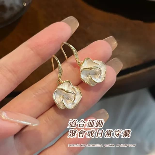 【氣質單品】韓系山茶花卉溫柔款耳環(耳針 耳釘 垂墜 長耳環 耳飾 婚禮禮服 洋裝)