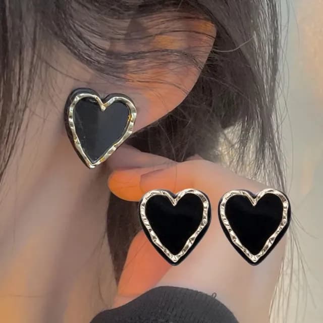 【韓系小物】韓系復古愛心包邊線條耳環(耳針 耳釘 耳飾 穿搭配件 飾品 復古 洋裝)