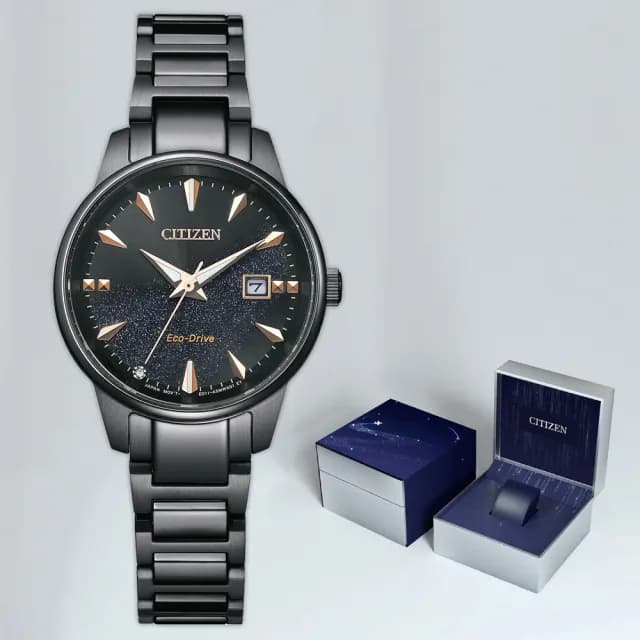 【CITIZEN 星辰】Eco-Drive 環保光動能日期女錶-銀河黑金限定款 手錶 送禮 推薦(EW2595-81E)