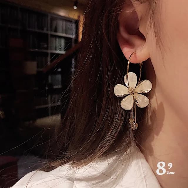 【89 zone】法式古典太陽花花瓣 飾品 耳飾 耳墜 耳釘 耳環(金)