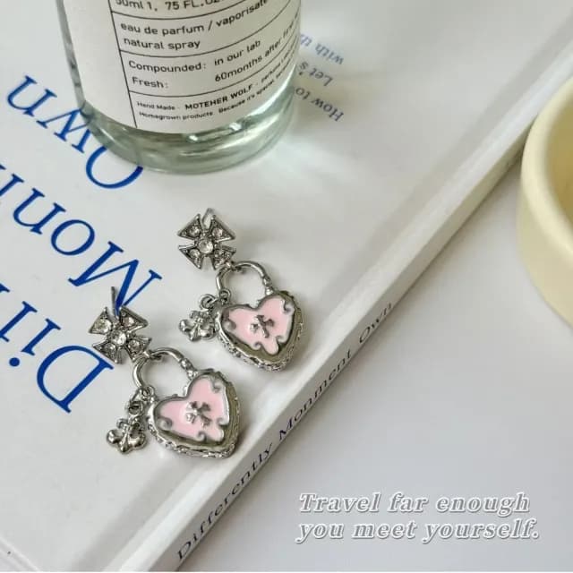 【甜酷辣妞】克羅心十字架耳環1對(滴油 愛心 心型 桃心 Y2K 辣妹 飾品 耳飾 耳釘 耳針 耳扣 首飾)