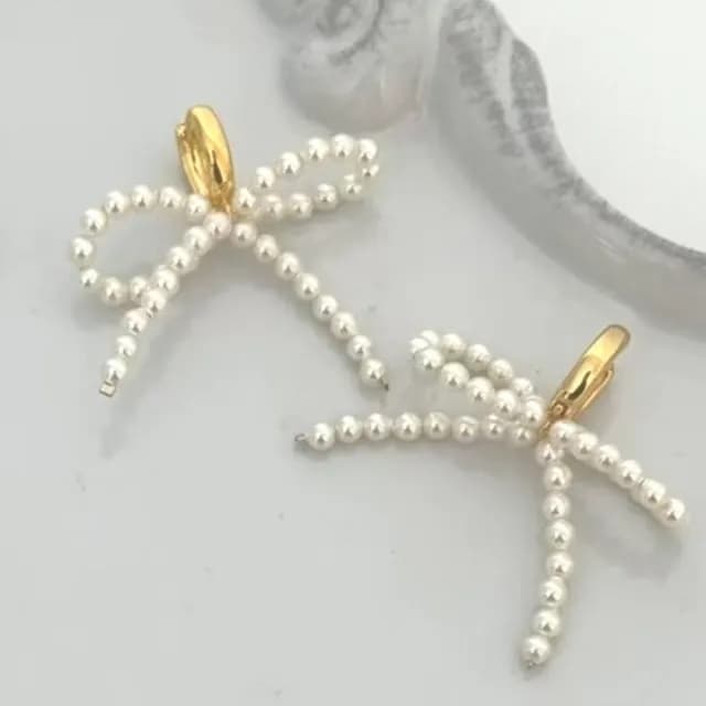 【精緻時尚】百搭清新珍珠蝴蝶結耳環(通勤日常可 耳飾 飾品 耳針 耳釘)