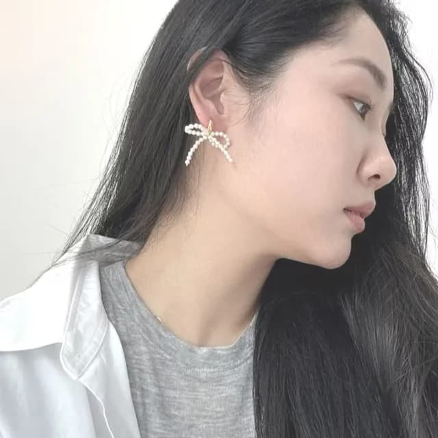 【精緻時尚】百搭清新珍珠蝴蝶結耳環(通勤日常可 耳飾 飾品 耳針 耳釘)
