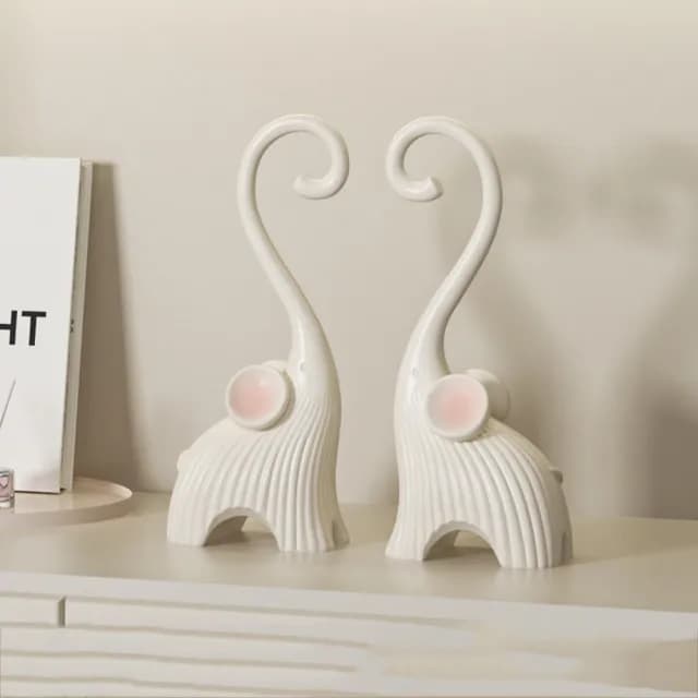 【超微米】壹家四口秋千大象桌面擺件 奶油風客廳玄關電視酒櫃擺件 新家喬遷禮物裝飾品(桌面擺件  比心象)