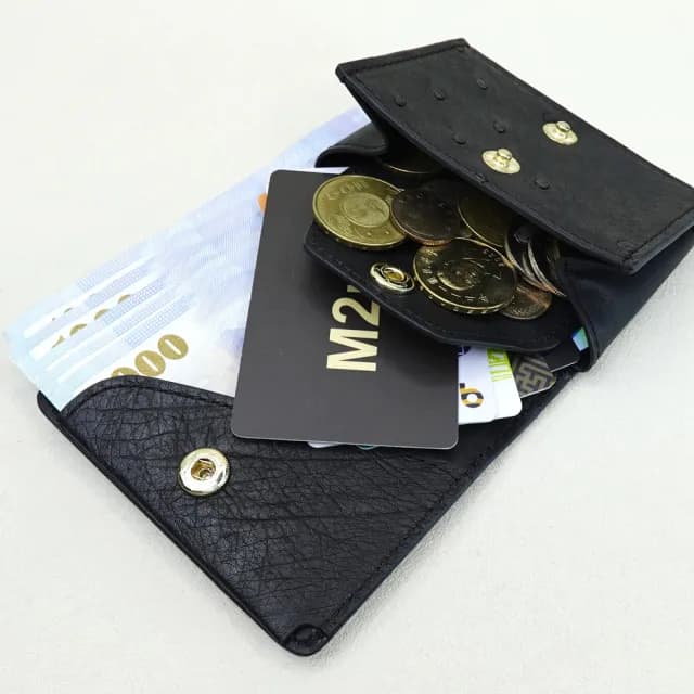 【M2ND】雙11 漪潔鴕鳥皮短夾零錢包(黑-T71A)