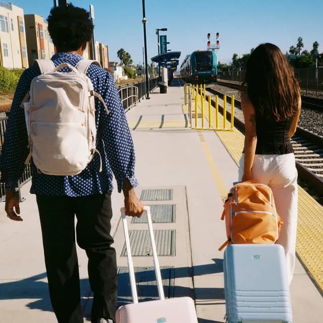 【BAGSMART】情人節禮物 Faro旅行雙肩背包29L 附斜肩收納小包 三色可選(美國品牌 大容量 登機 健行 旅行)