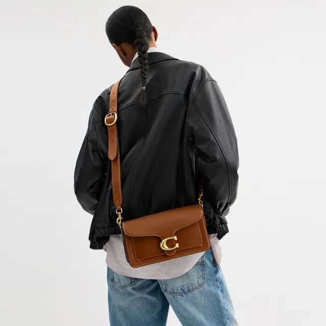 【COACH】蔻馳官方直營 TABBY 26 單肩手袋 單肩包 肩背包-B4/棕黃色(CAM86)