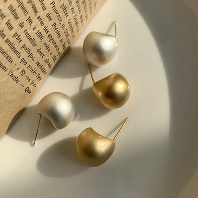 【INES】珍珠耳環 圈圈耳環/韓國設計浪漫氣質珍珠圈圈造型耳環(啞光耳環 金屬耳環 半圓弧耳環)