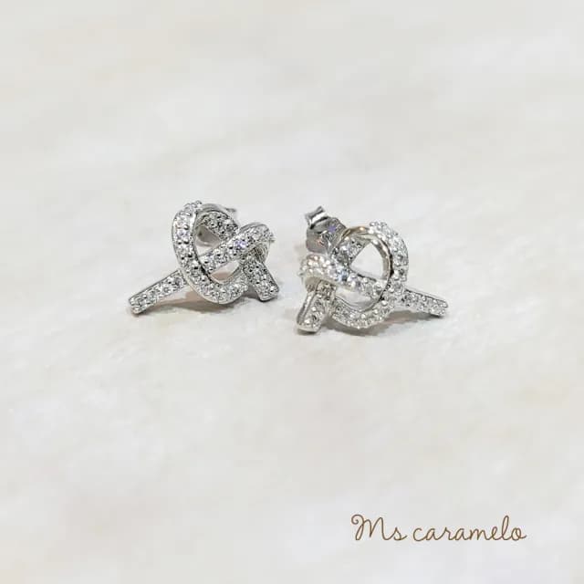 【Ms caramelo 焦糖小姐】925純銀鍍K白 結、愛心耳環(法式耳環)