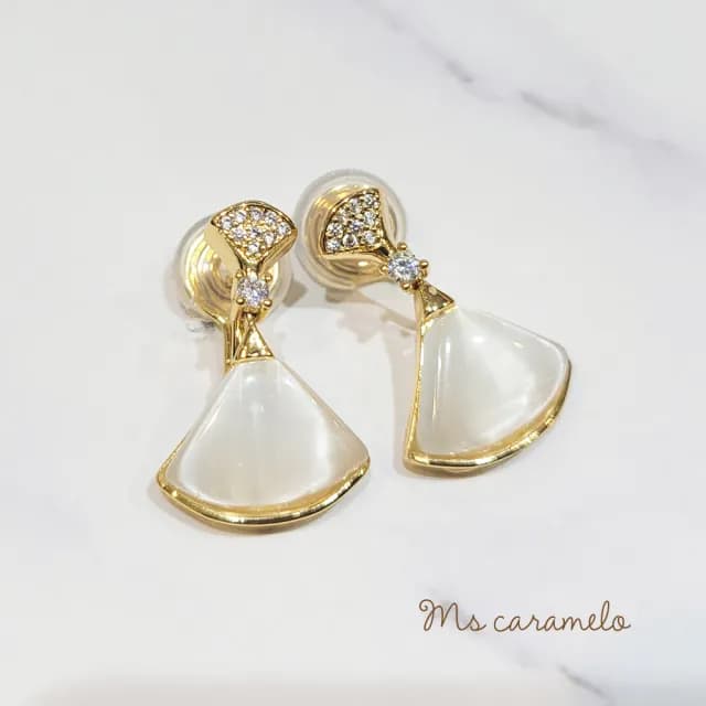 【Ms caramelo 焦糖小姐】夾式耳環 白母貝耳環(鋯石耳環)