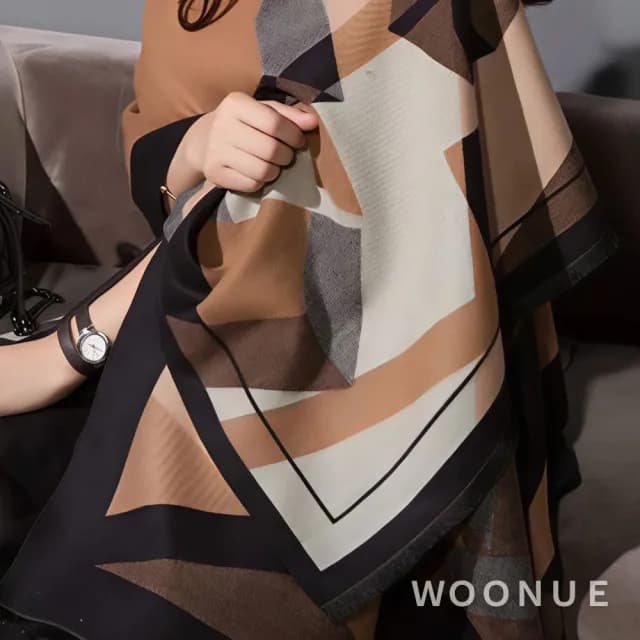 【WOONUE】時尚女士歐美專櫃秋冬柔軟針織親膚保暖幾何寬版斗篷圍巾冷氣披肩(閨蜜女友老婆媽媽情人生日禮物)