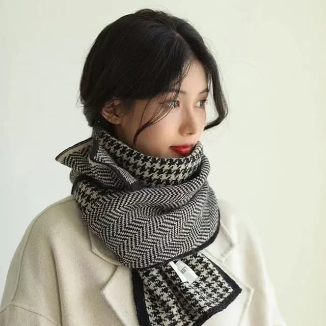 【Oni 歐妮】百搭情侶款 針織保暖加厚千鳥格雙面設計 防風男女圍巾圍脖披肩(優雅黑)