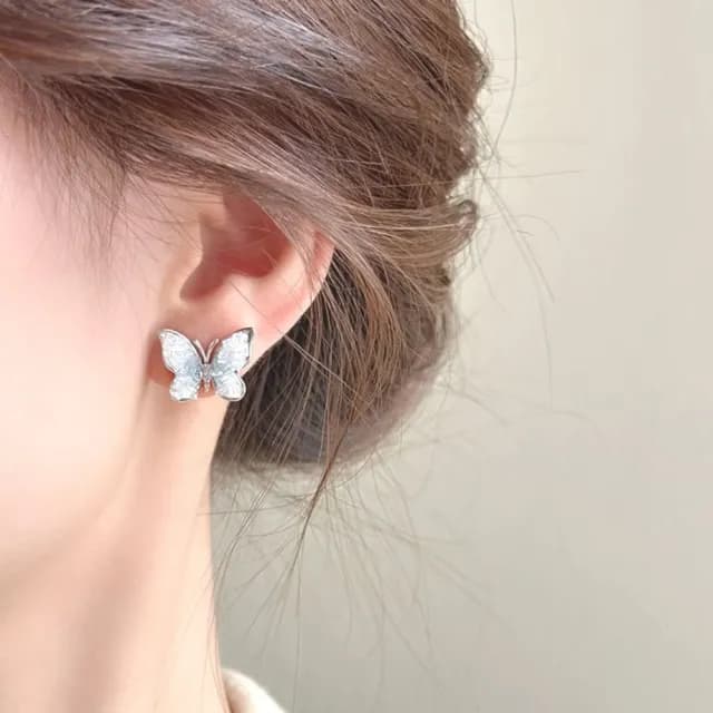 【莫藍迪色】漸變藍水晶蝴蝶耳釘1對(耳針 耳環 配飾 耳飾 復古 輕奢 氣質 女生 飾品)