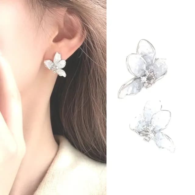 【多變花】漸變藍水晶花瓣耳釘1對(耳針 耳環 配飾 耳飾 復古 輕奢 氣質 女生 飾品)