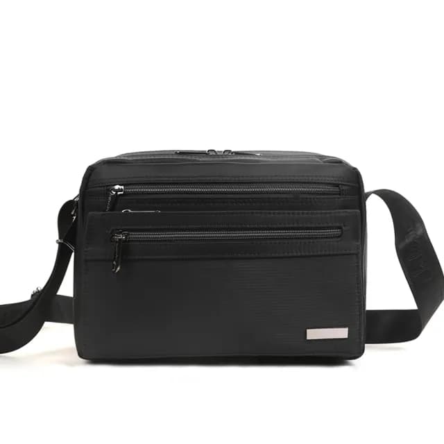 【Valentino Rudy 范倫鐵諾.路迪】機能收納休閒橫式斜背/側背包(黑色 VR21922-1 七夕情人節禮物 送禮 男包)