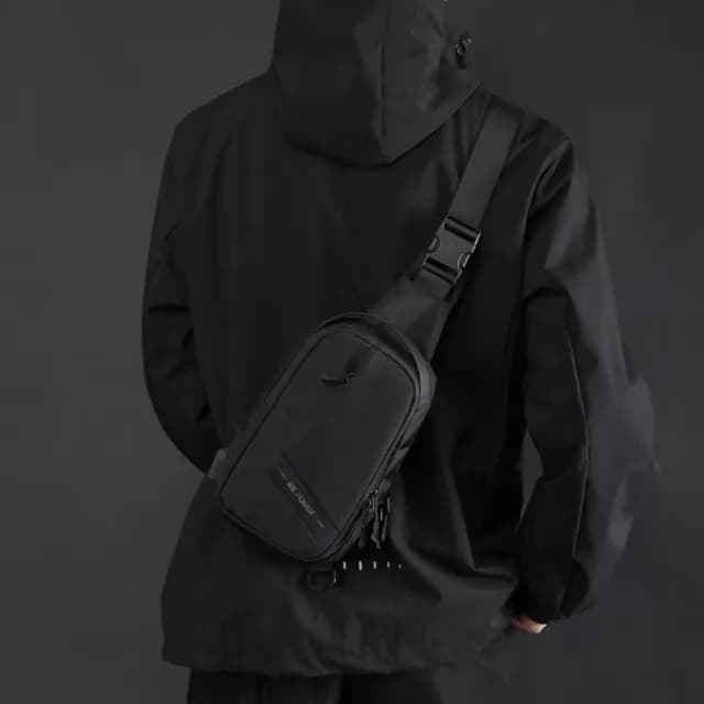【紳士風範】雙11 極簡輕巧機能男士防潑水胸前包(牛津布 休閒斜背包 USB充電側背包 單肩包 交換禮物 運動)