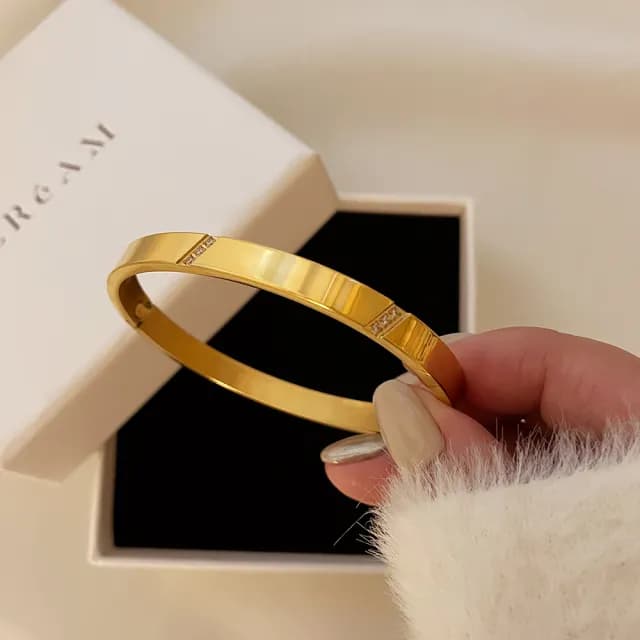 【CReAM】Tracey 簡約斜紋亮鑽水鑽金色女手環手鐲(生日 禮物 送禮 禮盒)