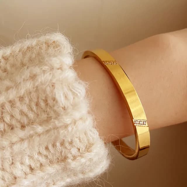 【CReAM】Tracey 簡約斜紋亮鑽水鑽金色女手環手鐲(生日 禮物 送禮 禮盒)