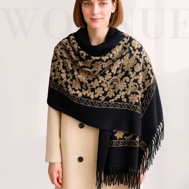 【WOONUE】杜拜貴婦專櫃刺繡柔羊毛絨質感親膚寬版時尚斗篷圍巾冷氣披肩(女友老婆媽媽情人生日聖誕禮物)