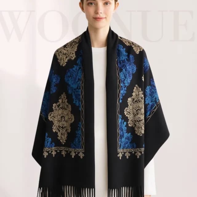 【WOONUE】杜拜貴婦專櫃刺繡柔羊毛絨質感親膚寬版時尚斗篷圍巾冷氣披肩(女友老婆媽媽情人生日聖誕禮物)