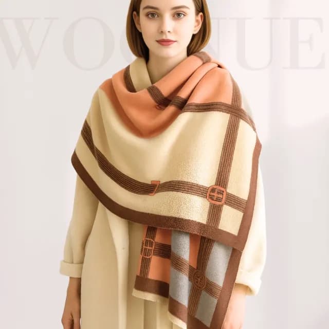 【WOONUE】超柔羊毛質感圍巾百搭愛馬紋圍巾灰披肩米白灰(閨蜜女友媽媽情人節母親節禮物)