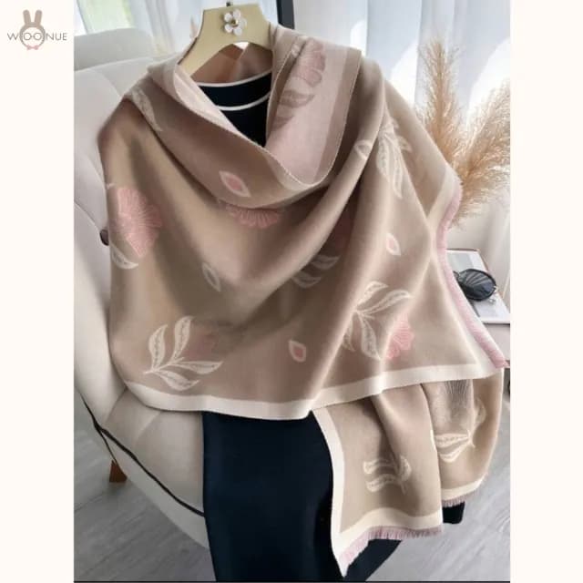 【WOONUE】專櫃時尚氣質超柔羊毛質感森林女孩系列圍巾百搭圍巾披肩披風冷氣披肩(送禮生日媽媽女友老婆禮物)