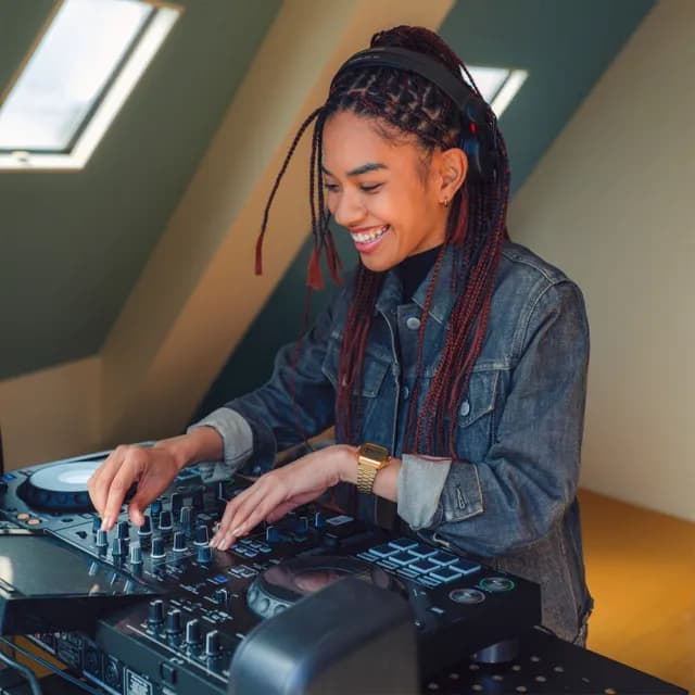 【CASIO 卡西歐】復古風潮經典方形電子錶/黃(A168WG-9W)