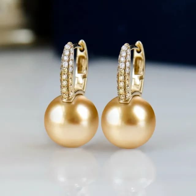 【La Corser】月半彎設計 耳扣 11-12mm 南洋金珠 耳環 天然珍珠 濃金珍珠 18K 金 鑲鑽 氣質 優雅耳飾
