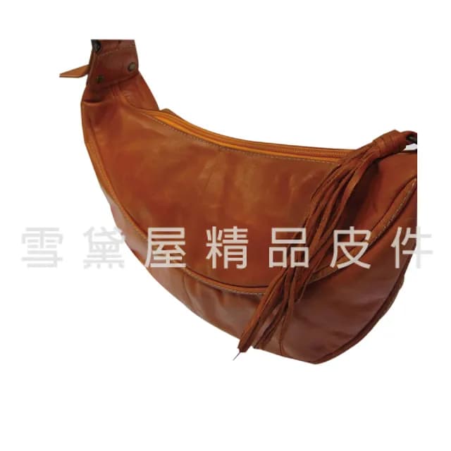 【SNOW.bagshop】情人節禮物 真皮 水餃包彎月包中容量(真皮包包 主袋內二隔層100%進口牛皮革材質復古個性肩