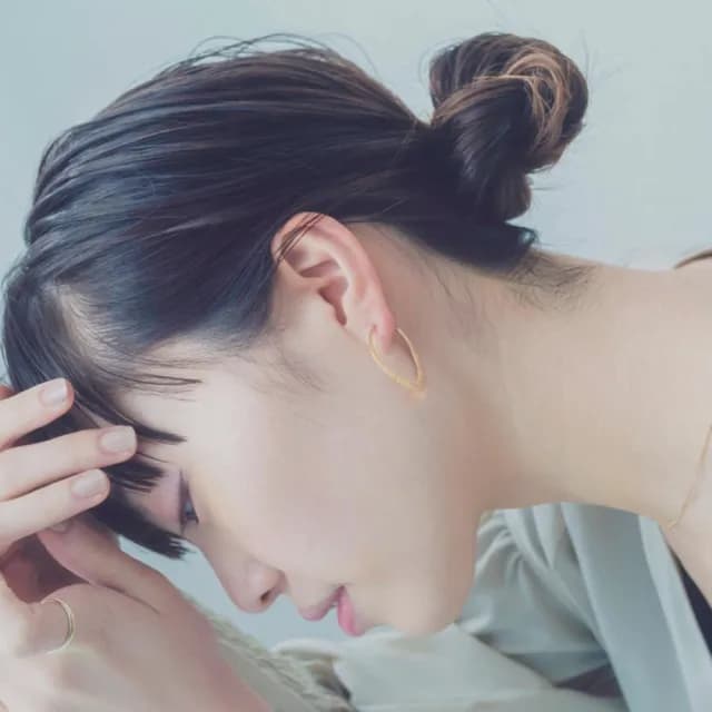 【ete】細膩雙面波紋耳環(金色)