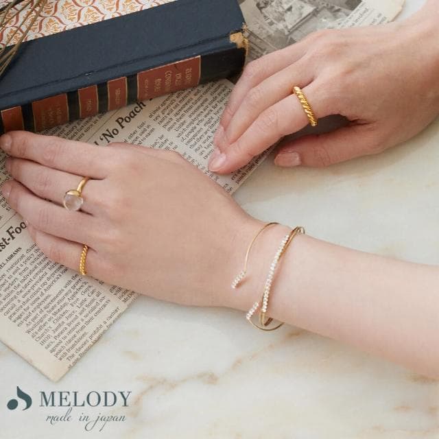 【日本MELODY ACCESSORY】日本製典雅浪漫平行鑲鑽設計銀手環 開口可調節 絕美設計(質感生日情人節禮物)