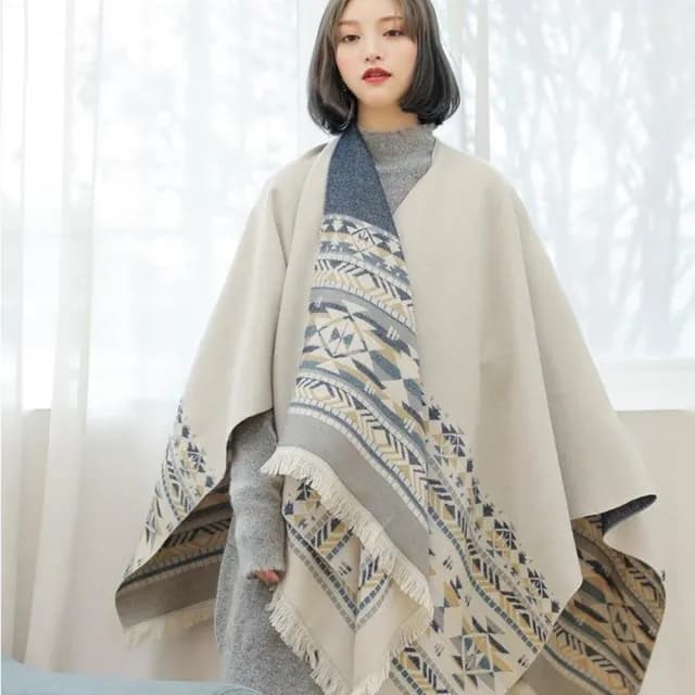 【Emi 艾迷】民族風披風斗篷流蘇圍巾 雙面仿羊絨保暖大斗篷(聖誕禮物 交換禮物 生日禮物)