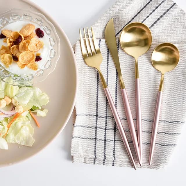 【Homely Zakka】輕奢粉金撞色不鏽鋼餐具4件組(刀叉 湯匙 西式餐具 環保餐具)