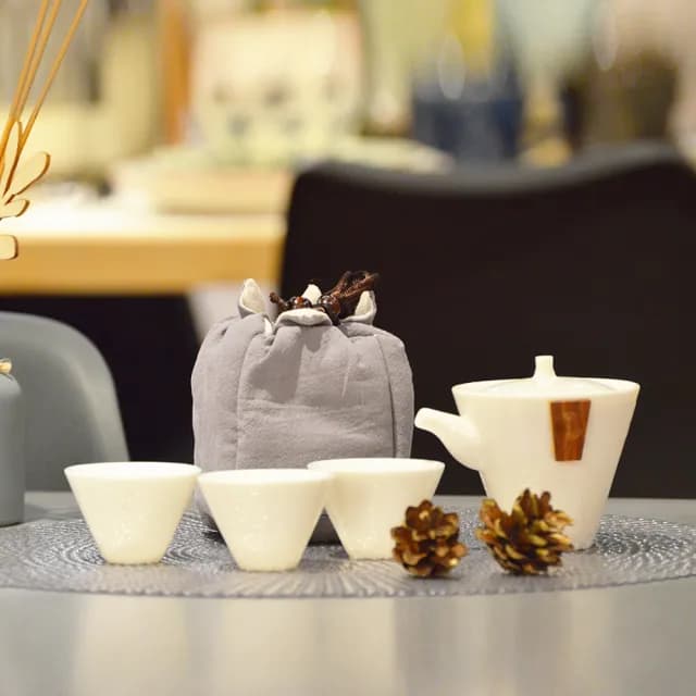 【YU Living 信歐傢居】日式茶具旅行收納包四件組 茶壺150ml 茶杯50ml(一壺三杯/白色/茶具收納包)