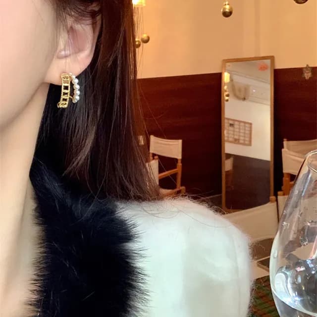 【MISS KOREA】韓國設計S925銀針浪漫氣質縷空C圈雙環珍珠造型耳環(S925銀針耳環 縷空耳環 珍珠耳環)