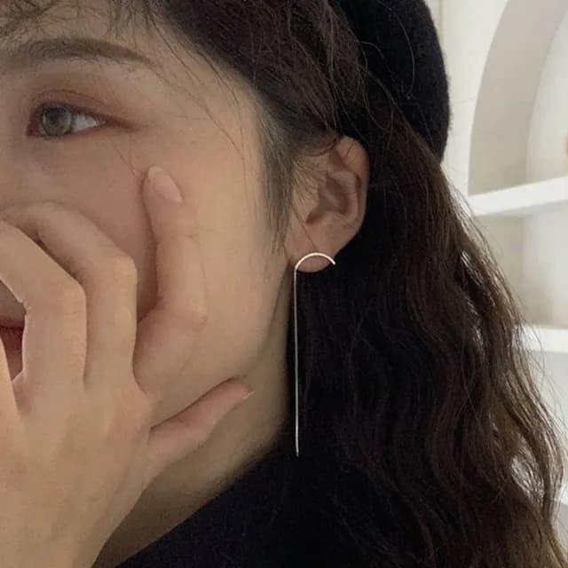【Oni 歐妮】微笑流蘇 不對稱耳針穿式耳環耳釘耳骨環耳飾(1對入)