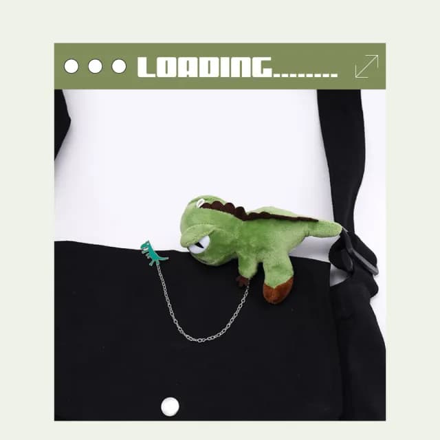 【小恐龍來也】小恐龍造型可愛胸針(別針 胸章 小恐龍吊飾 配飾 娃娃包包吊飾 飾品 交換禮物 遊樂園)