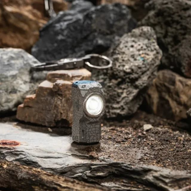 【WUBEN】錸特光電 X0 裂釉紋 鈦合金(鈦金屬 高貴不凡 精品手電筒 高亮LED 可蒐藏的 EDC工具 質感禮物)