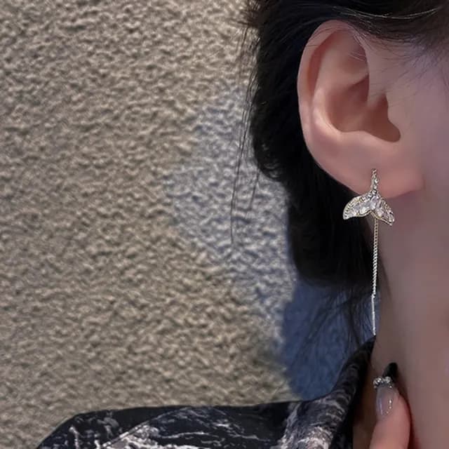 【Oni 歐妮】微鑲鋯石搖曳魚尾 耳線耳針穿式耳環耳釘耳骨環 耳飾925銀針(1對入)